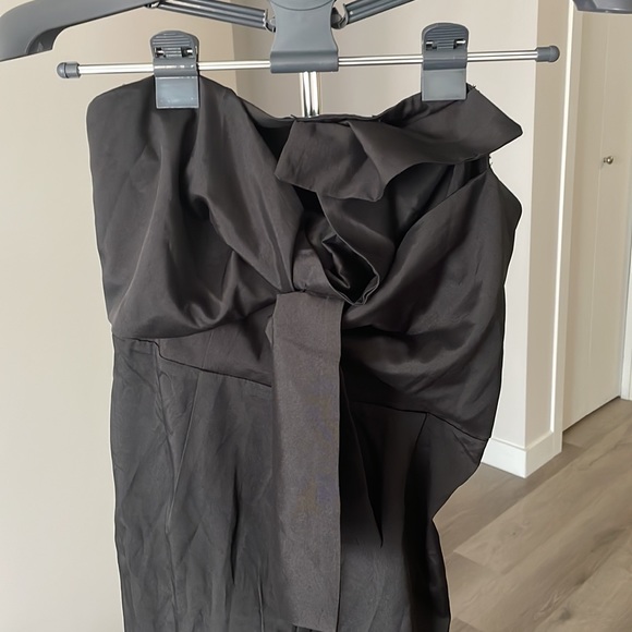 BOOHOO BLACK JUMPSUIT WITH BOW - Picture 2 of 5